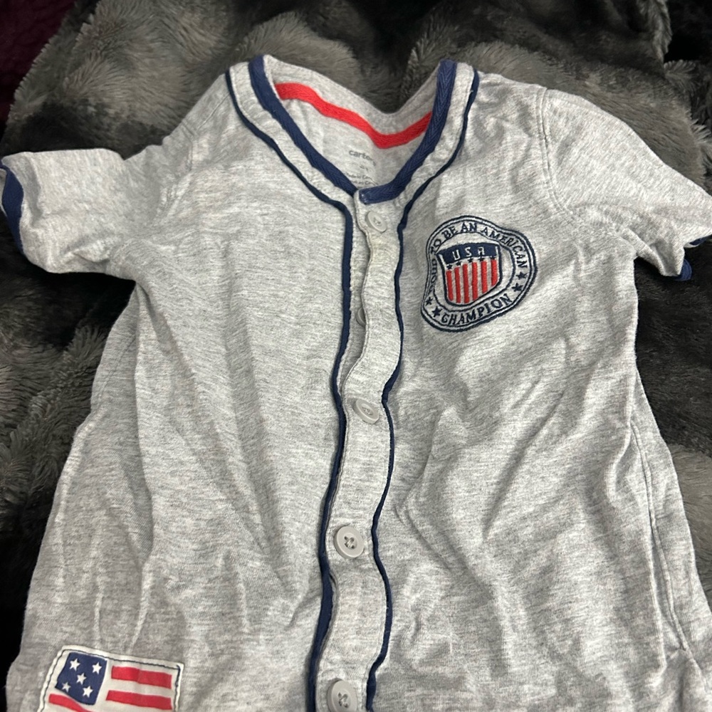 I’m selling a button up shirt
